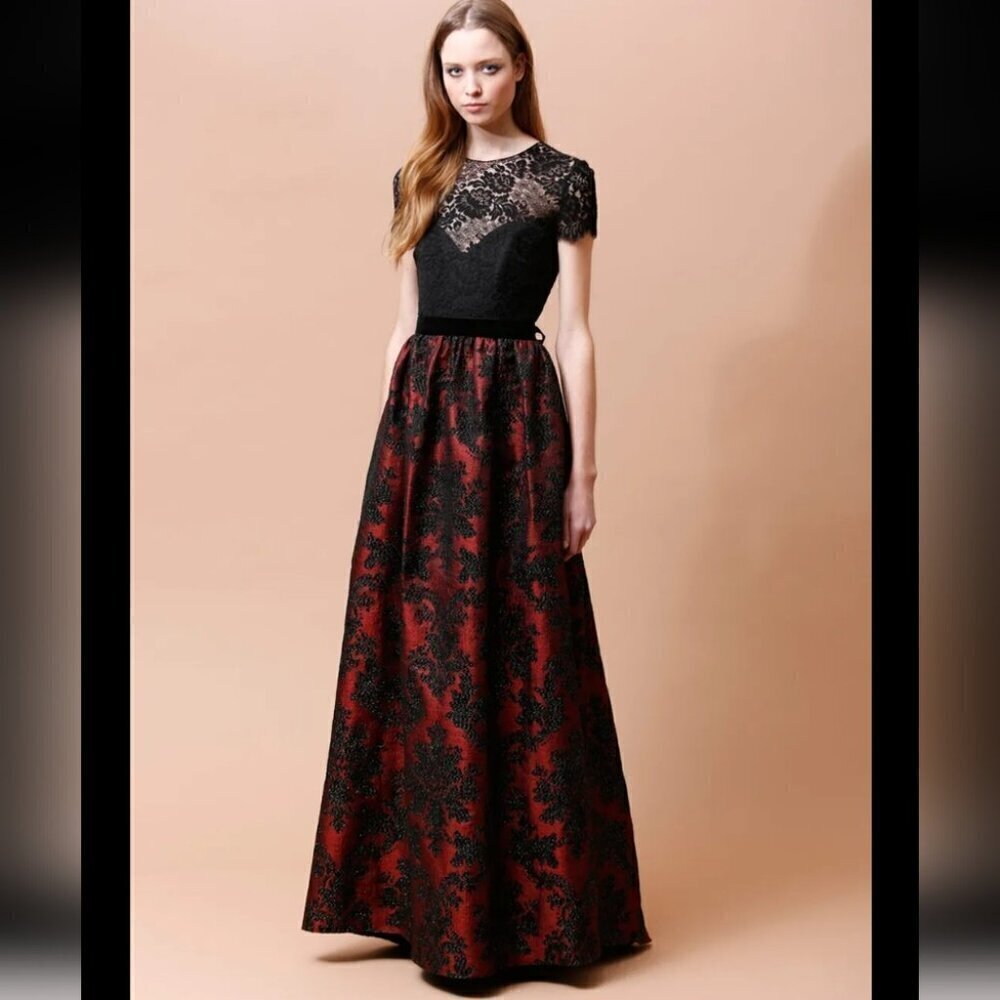 Bagley Mischka Black and Crimson short sleeve gown  with lace detail size 2